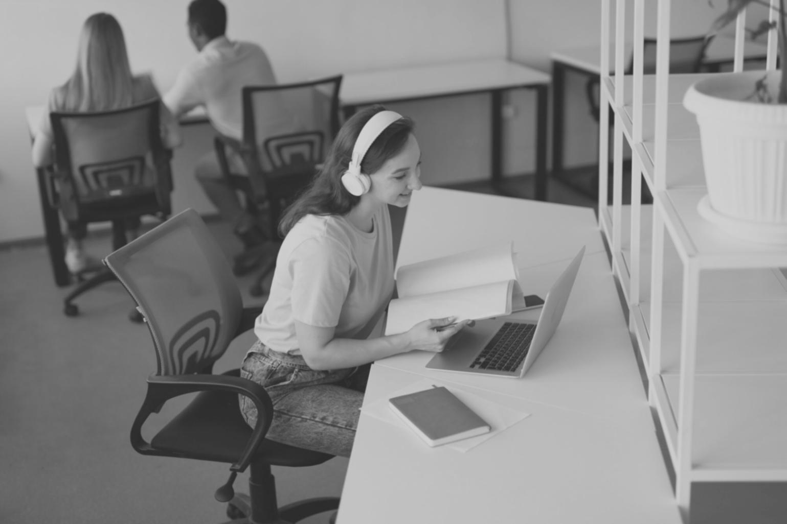 Interfaz de calculadora financiera mostrando gráficos de presupuesto familiar