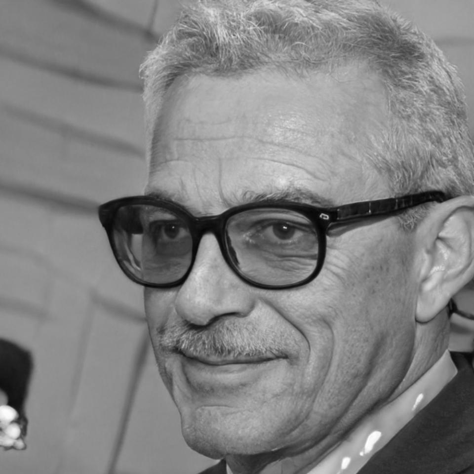 Retrato de Álvaro Mendoza, especialista en educación financiera remota